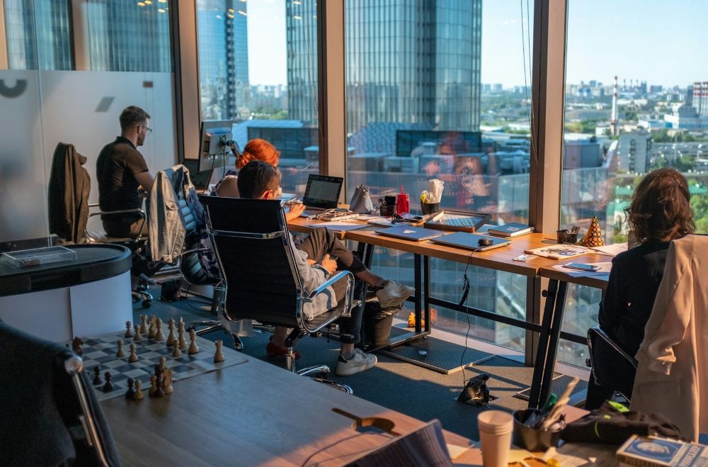 The Pros and Cons of a Four-Day Work Week 6 four-day work week